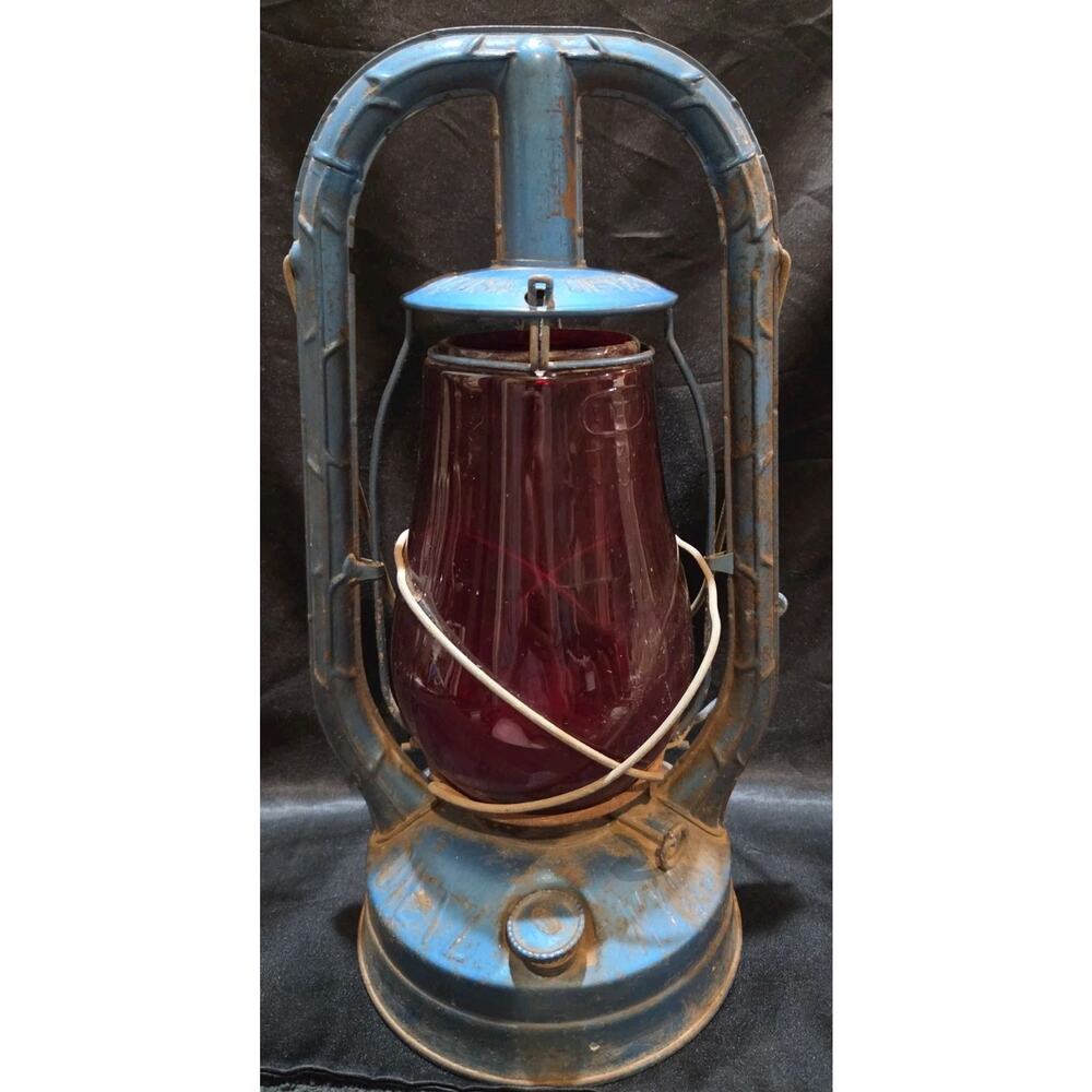Dietz Blue Kerosene Lantern W/ Red Shade 14" Tall - Picture 4 of 7
